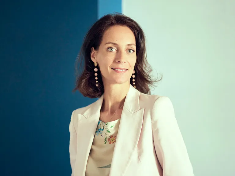 Vicky Reynal ist approbierte Psychotherapeutin und international anerkannte Finanzexpertin mit einem MBA der London Business School.